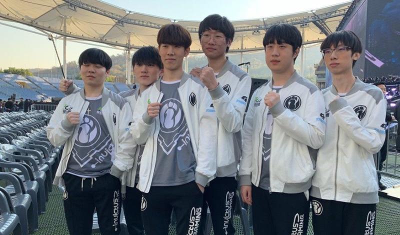 在平衡木与 在平衡木与