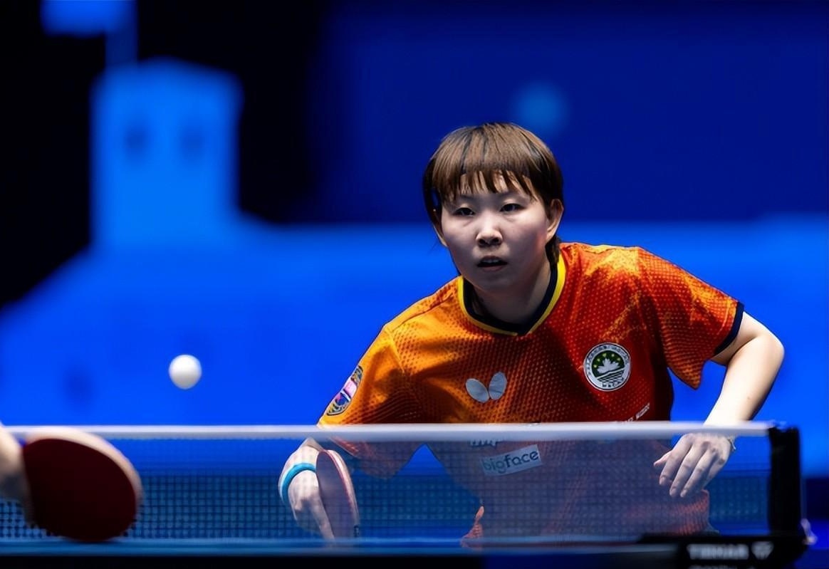 当中场与边 当中场与边